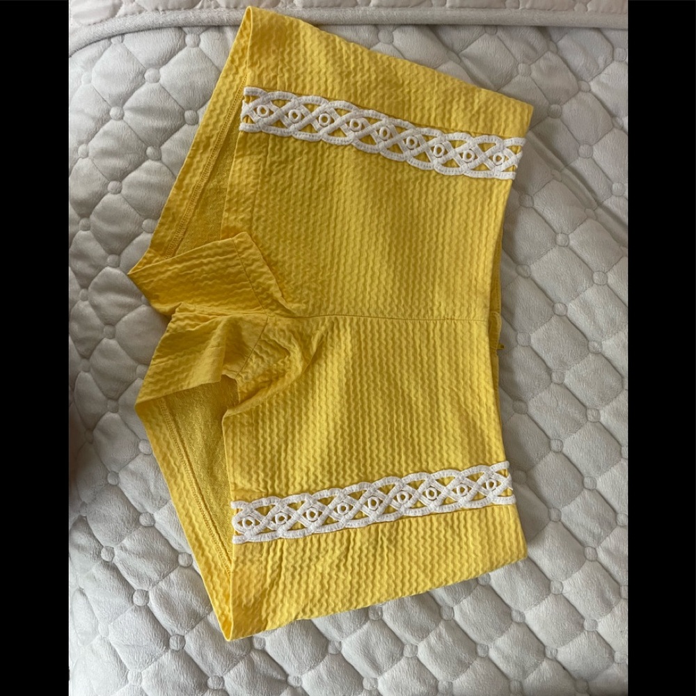 Lilly Pulitzer Shorts 💛 Size 2